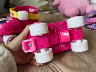 Patines y protecciones Minnie para niña