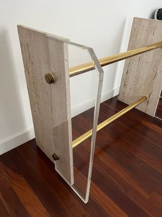 Base Mesa Mármol Acrílico y Metal Dorado