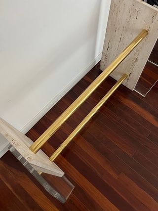 Base Mesa Mármol Acrílico y Metal Dorado