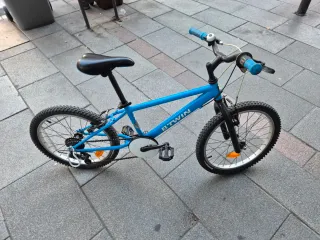 Bicicleta infantil azul Precio negociable