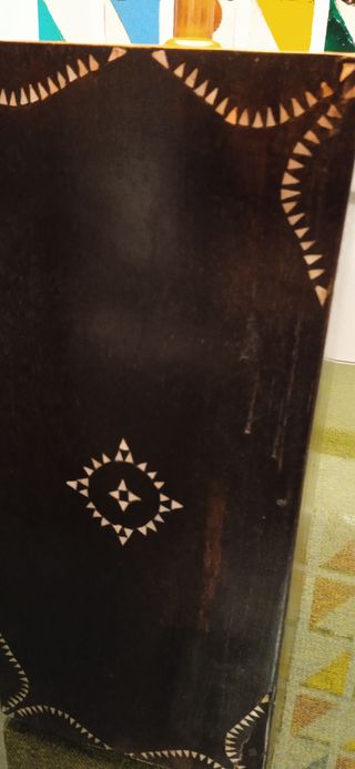 Lámpara de mesa madera con incrustaciones de nácar