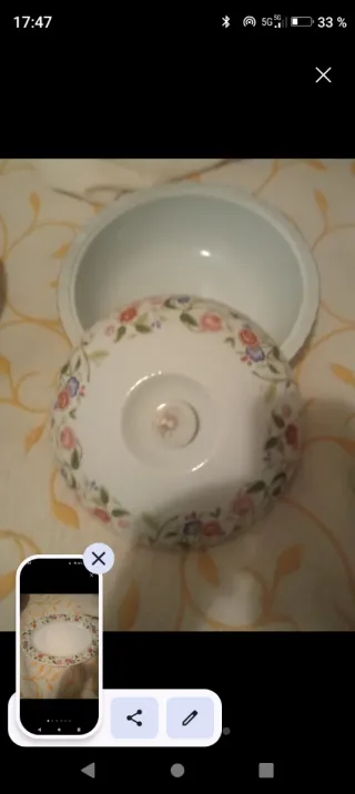 Vajilla de porcelana con flores