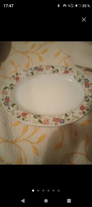 Vajilla de porcelana con flores