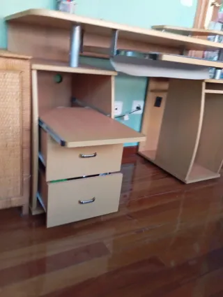 Mesa juvenil de madera 120x55cm. Altura 77 cm