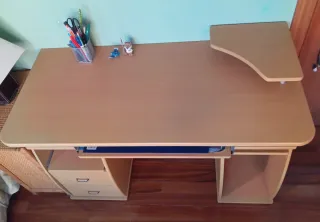 Mesa juvenil de madera 120x55cm. Altura 77 cm