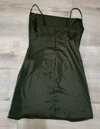 Vestido corto satén verde
