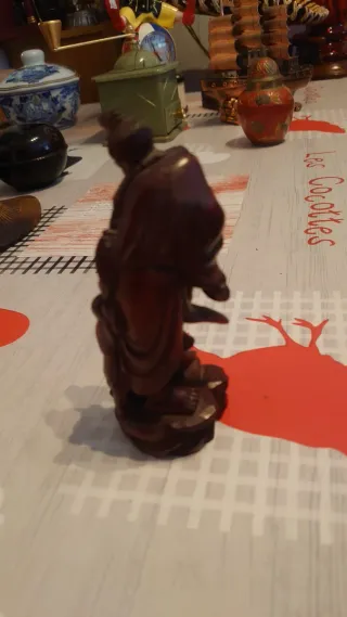 Figura japonesa tallada madera