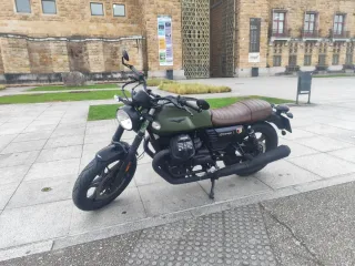 Moto Guzzi V7 Stone