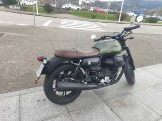 Moto Guzzi V7 Stone