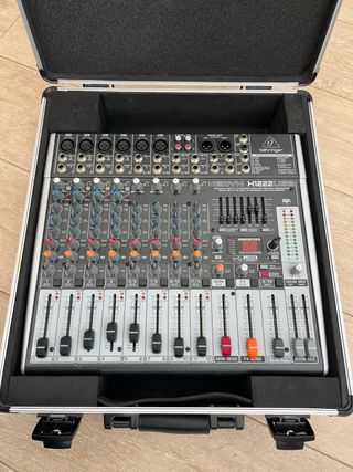 Mesa Mezclas Behringer Xenyx X1222 USB + Estuche