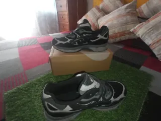 Zapatillas Asics Talla 42 Negras/Grises