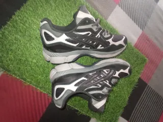 Zapatillas Asics Talla 42 Negras/Grises
