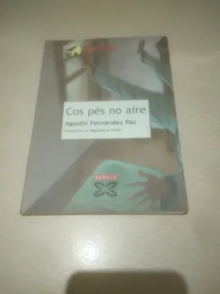 Cos pés no aire (Infantil E Xuvenil) (Galician ...