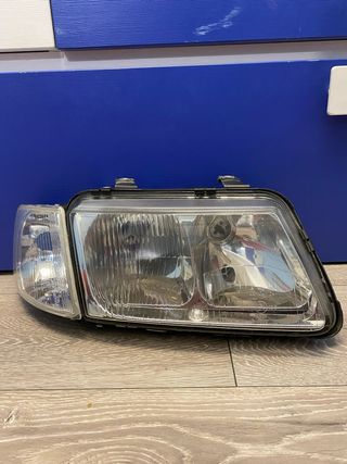 Faro derecho Audi A3 8L.