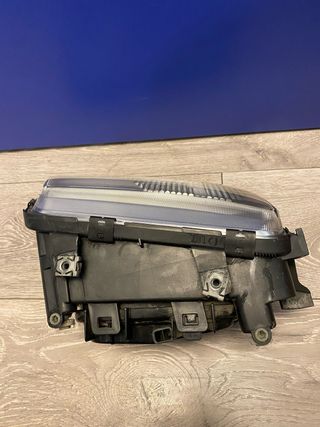 Faro derecho Audi A3 8L.