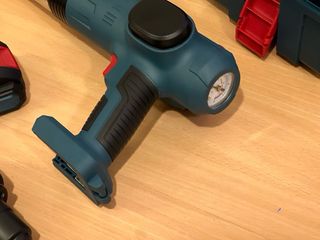 Herramienta desatascador tuberías eléctrica