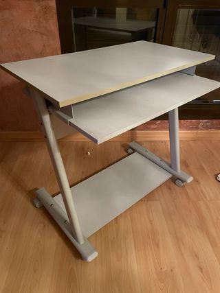 Escritorio de mesa gris y blanco