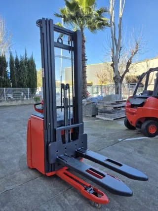 Apilador Linde 5.550mm