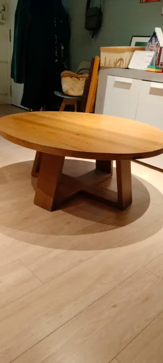 Mesa redonda de madera