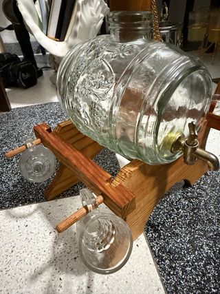 Tonel cristal con vasos