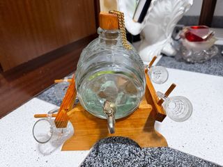 Tonel cristal con vasos