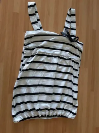 Top a righe taglia XS con fiocco