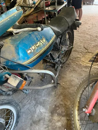 Ducati Antigua para Restaurar