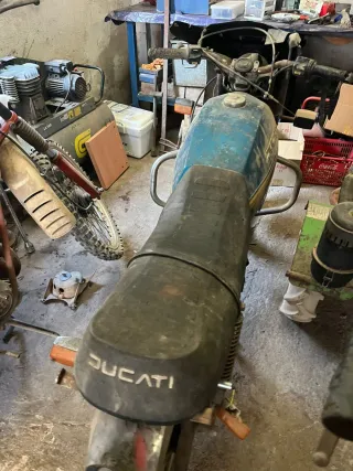 Ducati Antigua para Restaurar
