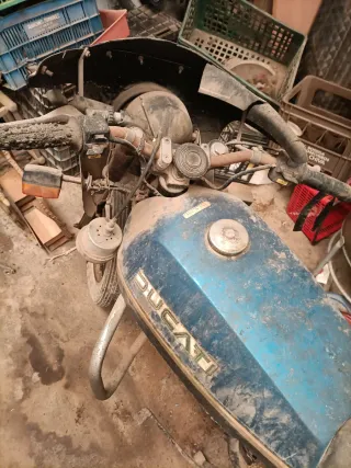 Ducati Antigua para Restaurar