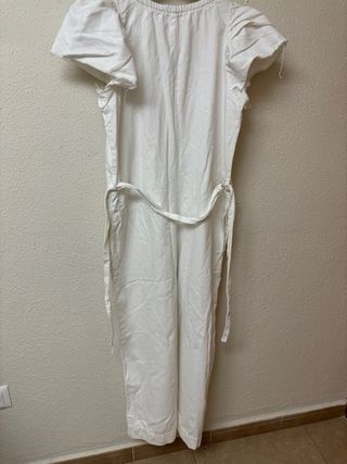 Mono blanco de mujer