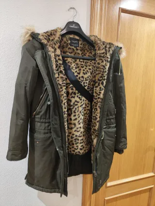 Abrigo militar verde con forro de leopardo