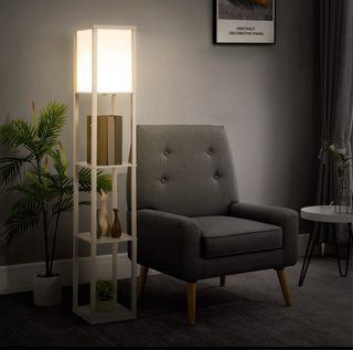 Lámpara de pie moderna con estantes