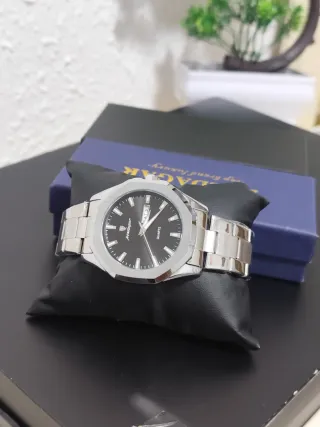 Reloj Poedagar Negro y Plateado