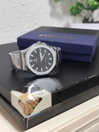 Reloj Poedagar Negro y Plateado