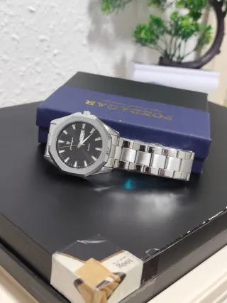 Reloj Poedagar Negro y Plateado