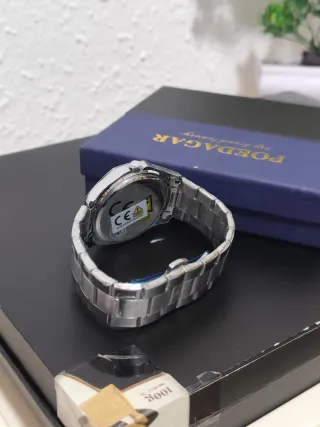 Reloj Poedagar Negro y Plateado