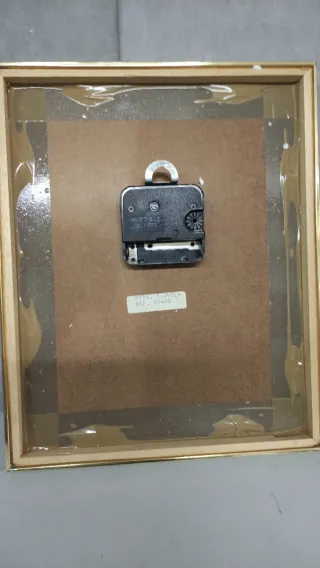 Reloj de pared  dorado y beige, a estrenar