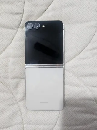 Samsung Galaxy Z Flip5