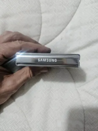 Samsung Galaxy Z Flip5