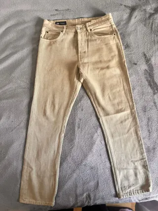 Vaqueros Zara Beige Vaqueros Bershka gris