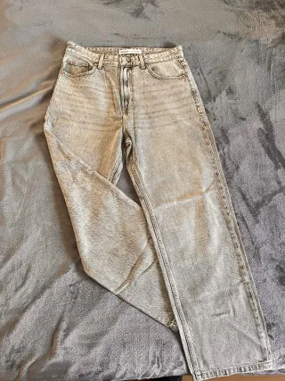 Vaqueros Zara Beige Vaqueros Bershka gris