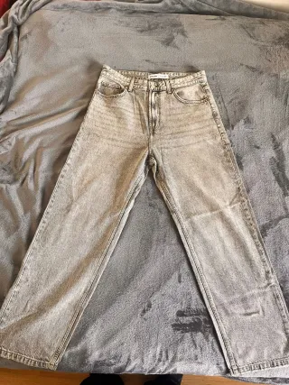 Vaqueros Zara Beige Vaqueros Bershka gris