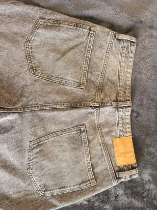 Vaqueros Zara Beige Vaqueros Bershka gris