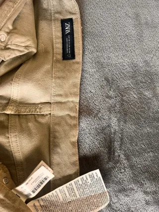 Vaqueros Zara Beige Vaqueros Bershka gris
