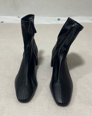 Botines punta cuadrada efecto piel