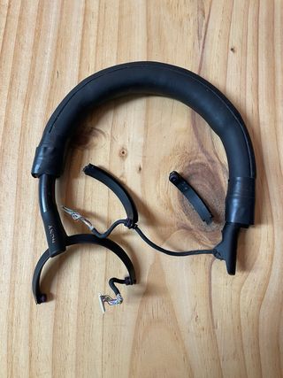 Sony WH-1000XM5 Negros restaurados.