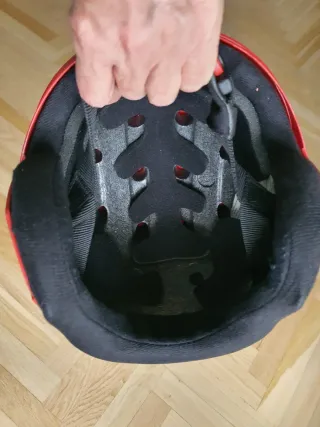 Casco de esquí rojo. 56-58cm. L infantil, S adulto