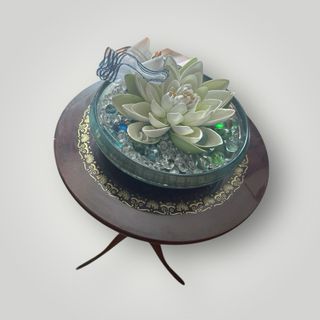 Mesita auxiliar madera negra detalles dorados