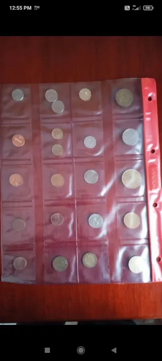 Colección de monedas en álbum