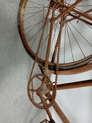 Bicicleta antigua para restaurar